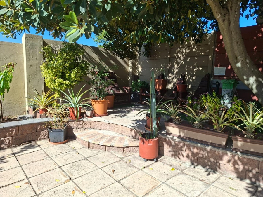 5 Bedroom Property for Sale in Protea Heights Western Cape